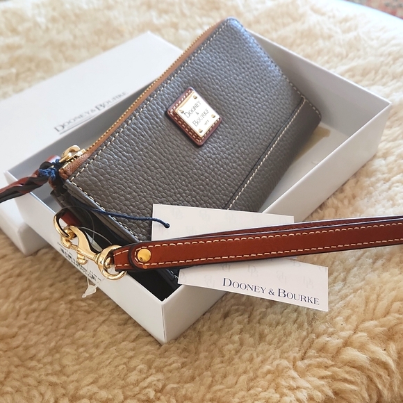 NWT IOB Dooney & Bourke Elephant Pebbled Leather Wallet 🩶🐘♥️ - Picture 4 of 16